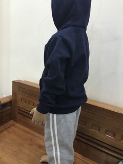 Áo khoác tai thỏ cho bé.