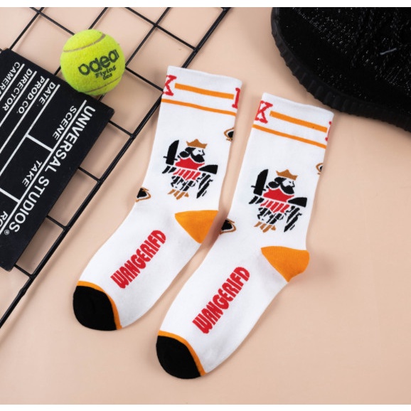 Vớ cổ cao Nam Nữ thời trang đường phố phong cách thể thao, năng động.