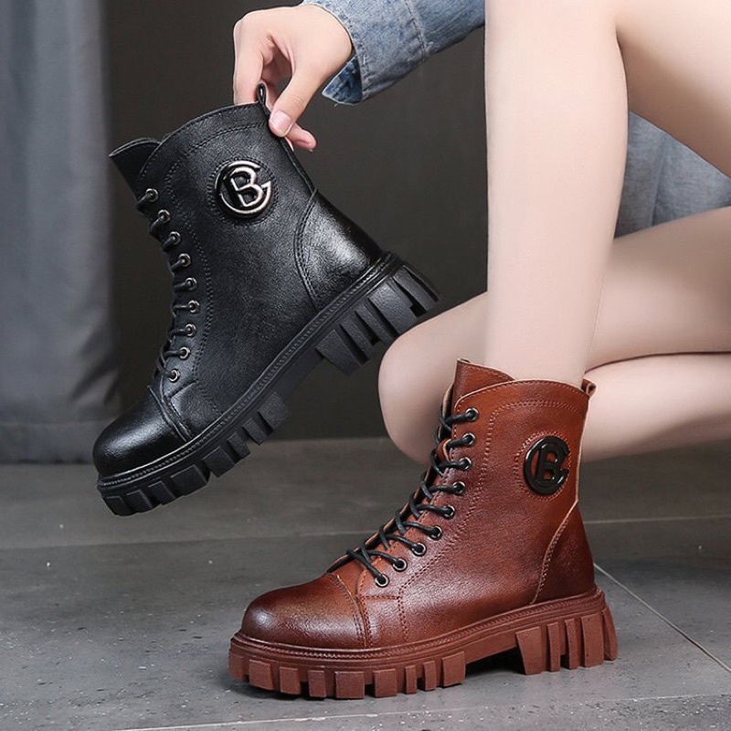 Boots chiến binh tag khuy chữ B