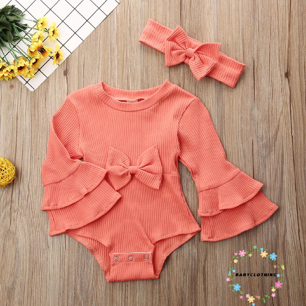 Set 2 món đồ gồm áo liền quần bằng len phối bèo tay ống loe kèm băng đô cho bé