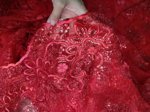 Vải ren đá thêu kim tuyến