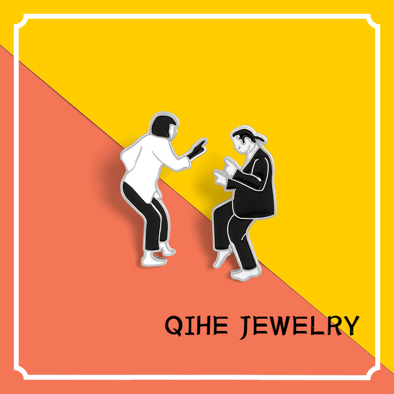 Ghim cài áo QIHE JEWELRY hình Pulp Fiction màu trắng đen