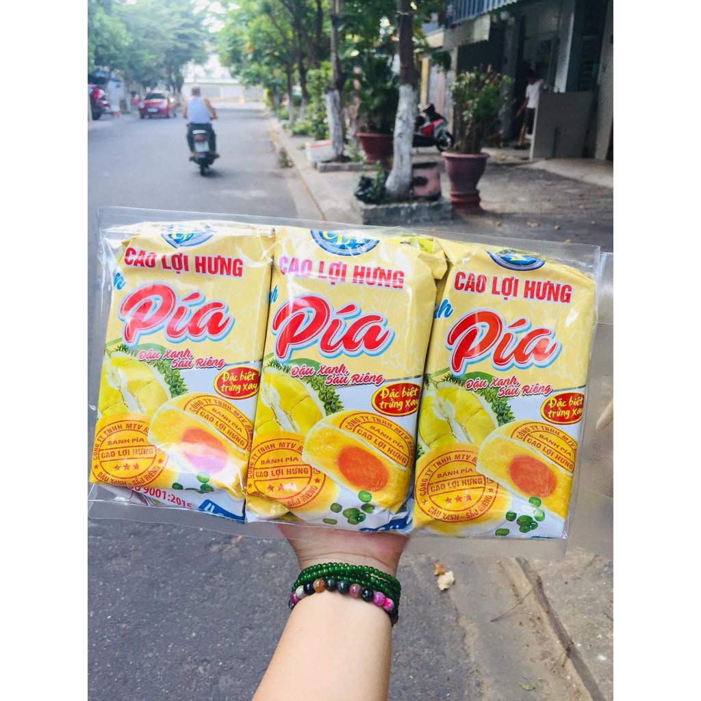 COMBO 2 LỐC BÁNH PÍA ĐẬU XANH SẦU RIÊNG CAO LỢI HƯNG - ( mỗi lốc gồm 3 gói bánh pía )