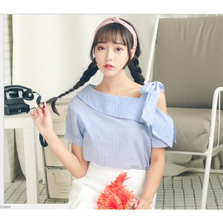 Áo trễ vai kẻ xanh