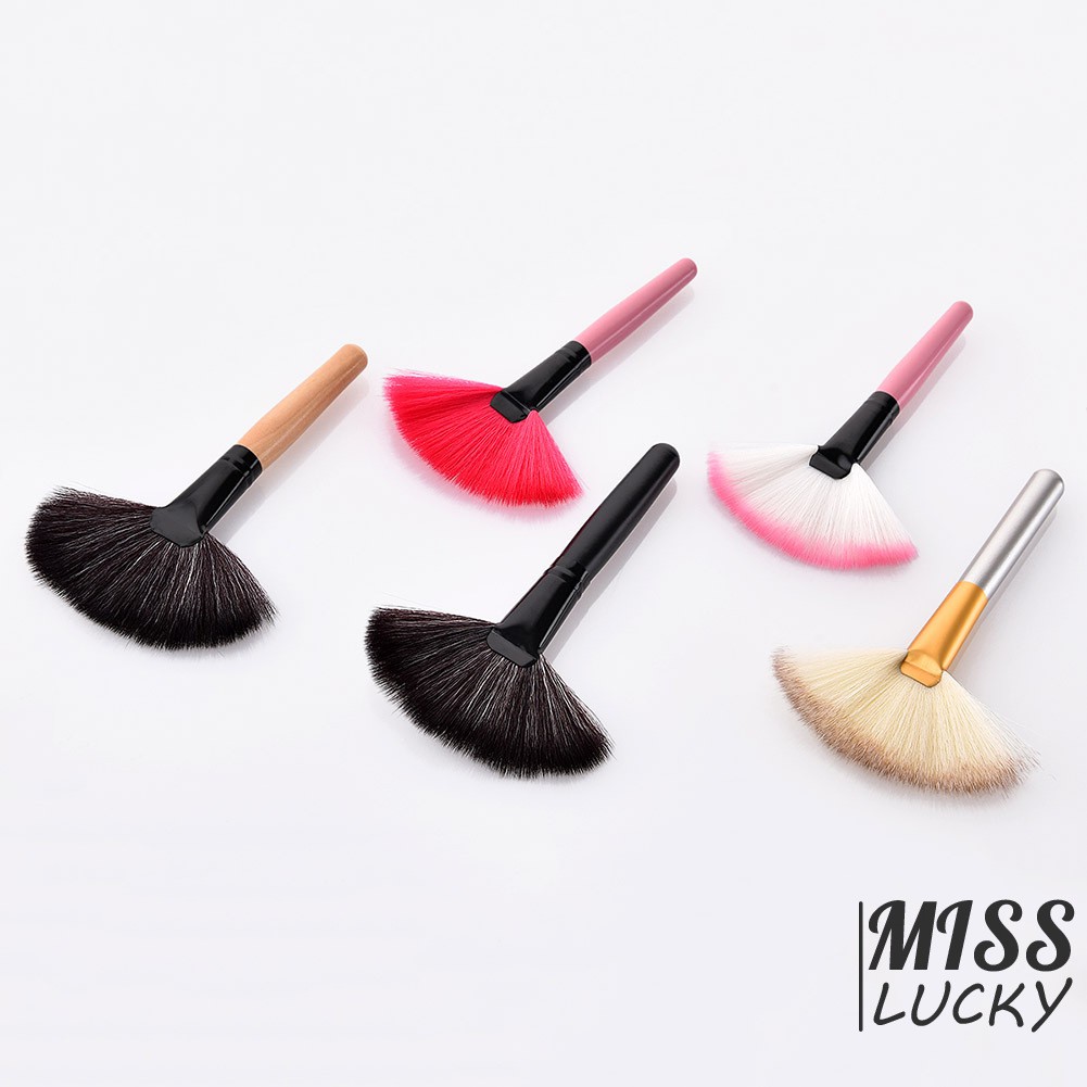 Cây cọ trang điểm phấn nền hình cây quạt độc đáo