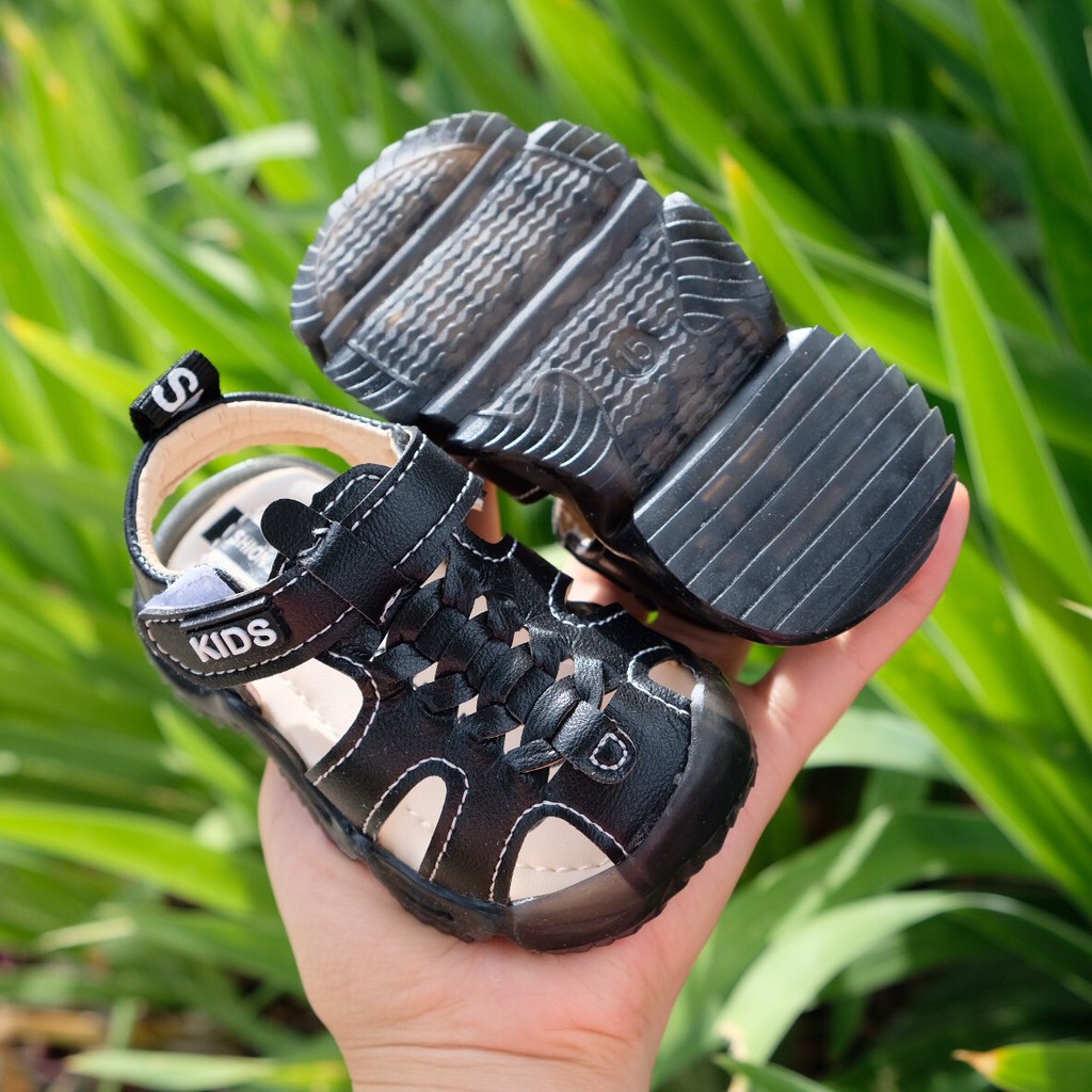 Sandal tập đi cho bé, Dép rọ bé trai bé gái quai dán KIDS chất da PU thoáng khí có chống vấp cho bé từ 0-2 tuổi M8810