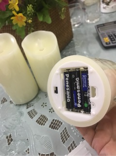 Nến sáp thật,nguồn sáng pin 3A(cao 12cm)các bạn chú ý trên thị trường có loại rẻ nhưng bằng nhựa nhé