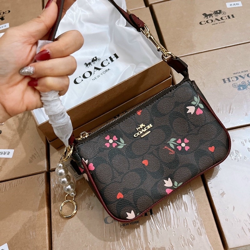 Túi xách nữ mini Coach Nolita kẹp nách xinh xắn, tặng kèm móc ngọc