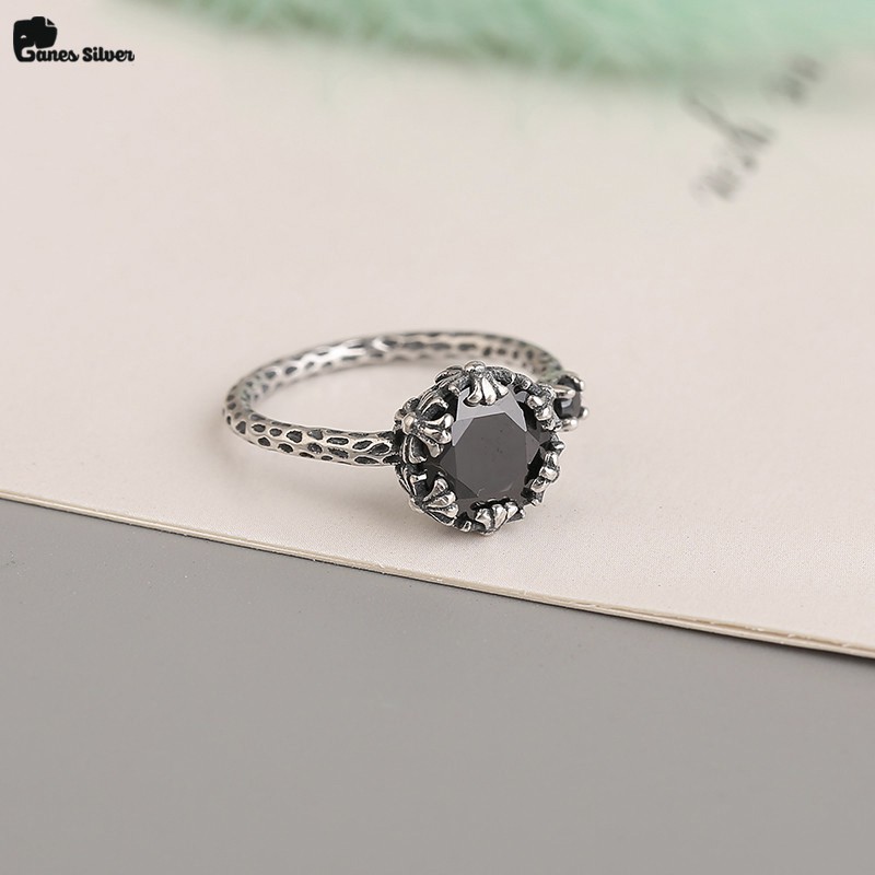 Nhẫn bạc nữ GANES SILVER chrome heart đá đen chất liệu bạc thái - N000321
