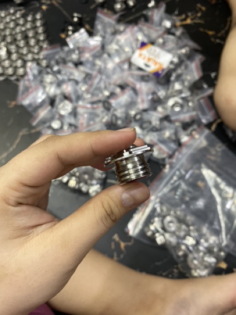 Ốc nắp nhớt inox salaya mẫu ngôi sao gắn Xe Honda / Yamaha