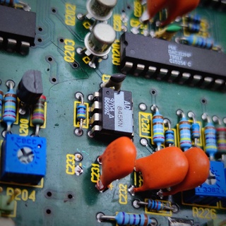 Opamp đơn AD845 ( Giá cho 1 cặp)