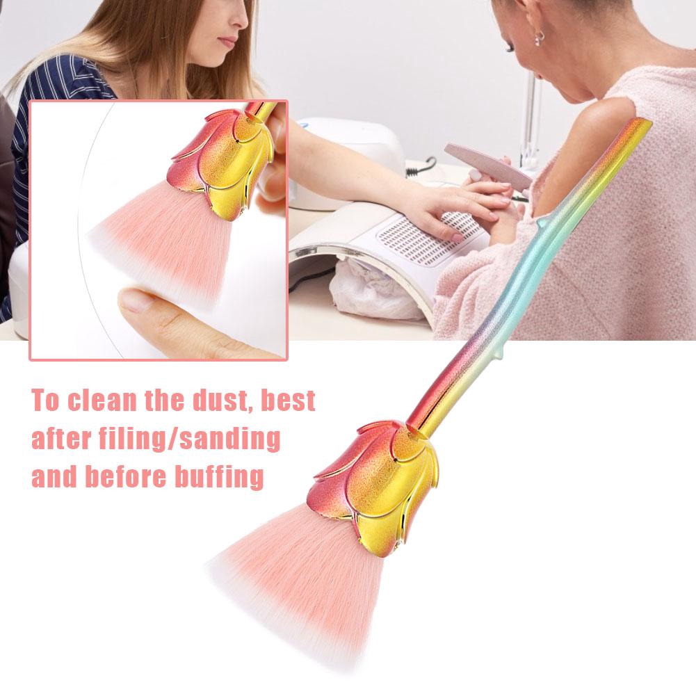 Cọ phủi bụi làm sạch móng