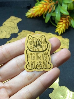 Mèo mạ vàng 24k