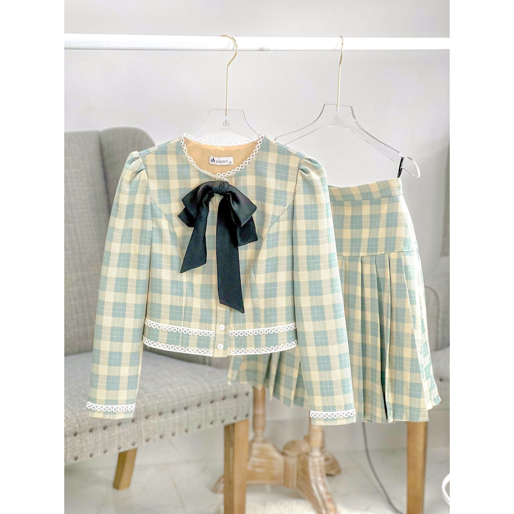 Set caro xanh trẻ trung Rosalia Rimmy gồm một áo dài tay và chân váy