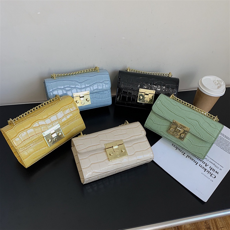 Túi đeo vai hình vuông thiết kế dây xích hoa văn da cá sấu