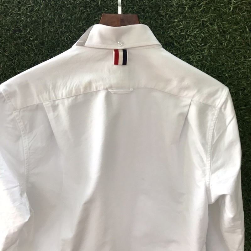 Áo sơ mi Thom browne trắng viền 4 sọc cổ xám