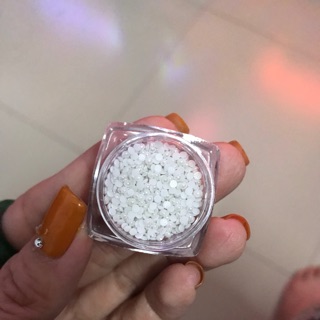 Trai nửa hạt trang trí móng