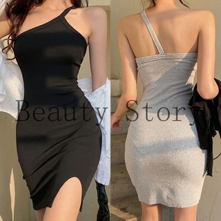 Đầm hở lưng thiết kế lệch tà nữ tính