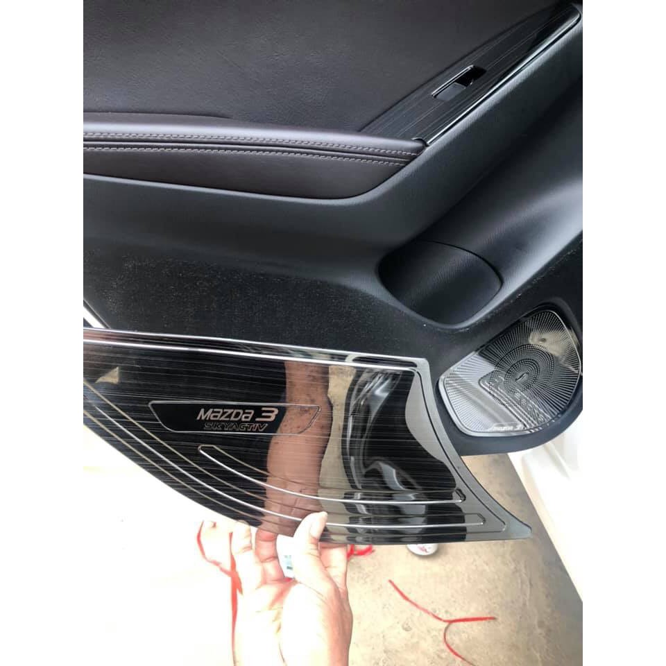 Ốp Tapli và màng loa Cánh Cửa xe Mazda 3 2016-2019 TiTan Cao Cấp