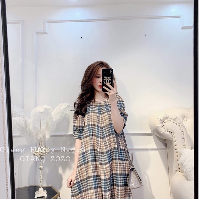 Váy xuông kẻ tay bồng