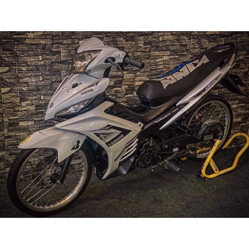 tem rời exciter 135 trắng đen