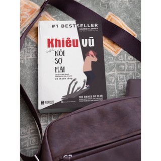 Sách - Khiêu Vũ Với Nỗi Sợ Hãi