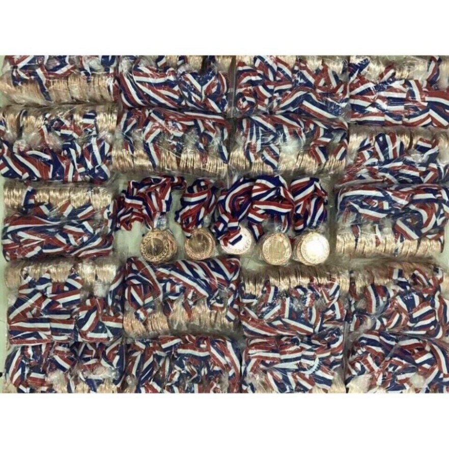 Huy chương bóng đá: Vàng, bạc, đồng. Hình thật shop làm cho khách.