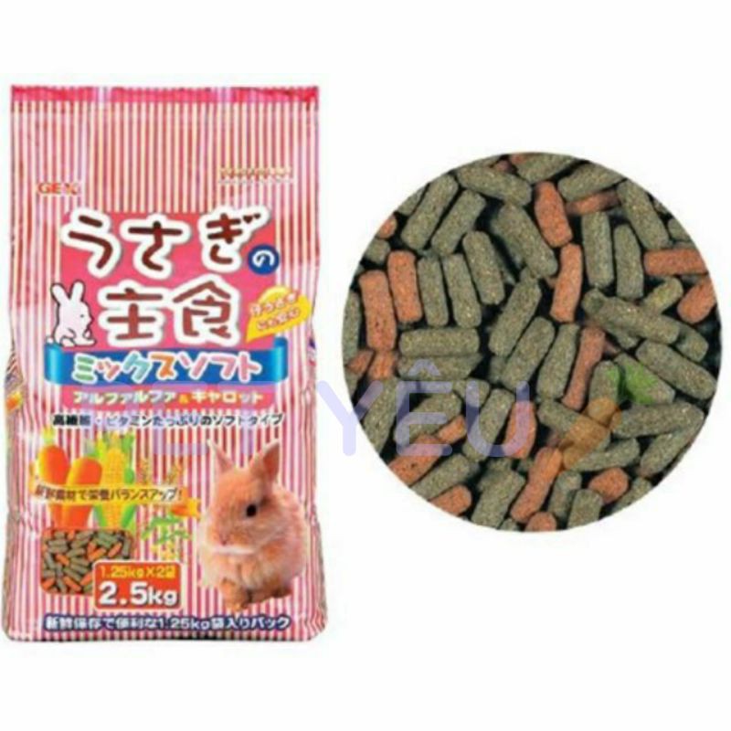 Cỏ nén GEX  (2,5 kg)thức ăn dành cho thỏ  bọ sóc bắc mỹ có vị cà rốt 🥕và bắp🐰🐰