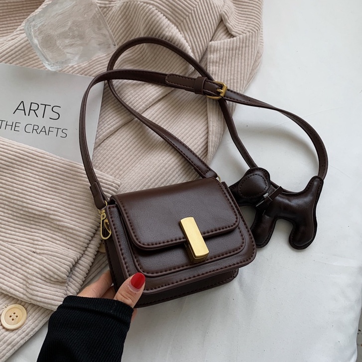 Túi xách nữ thời trang Quảng Châu đeo chéo kèm móc khoá hình cún dễ thương 04T3-2811