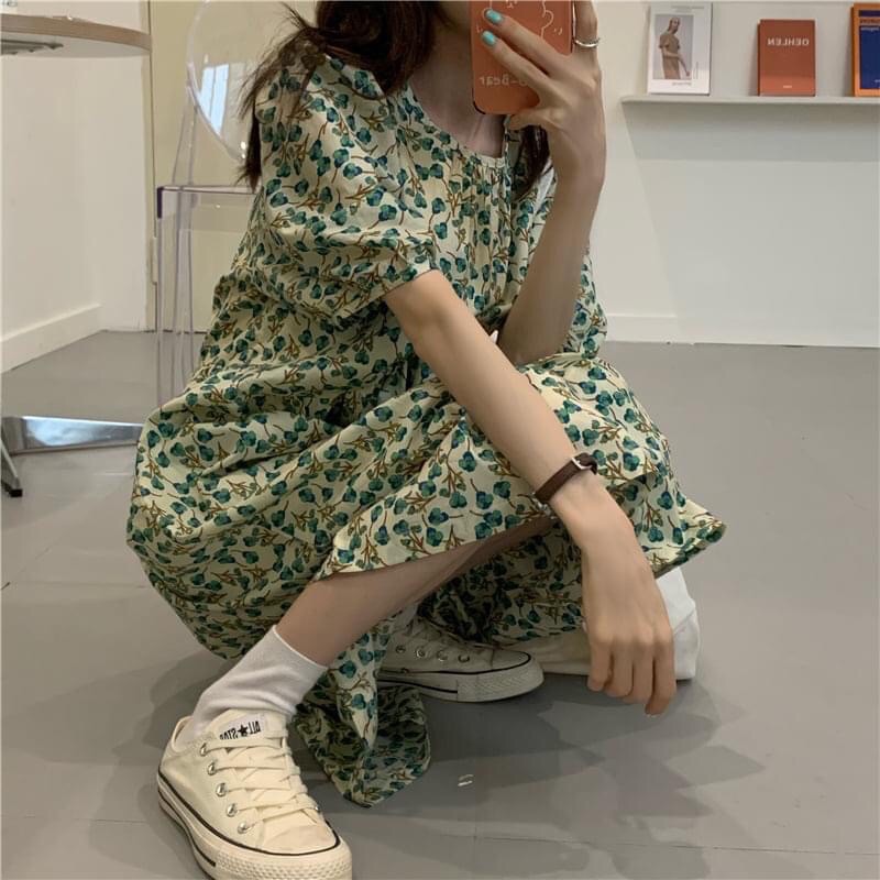 Đầm babydoll midi hoa xanh tối giản suông rộng | BigBuy360 - bigbuy360.vn