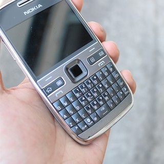 Điện Thoại Nokia E72 Bạc