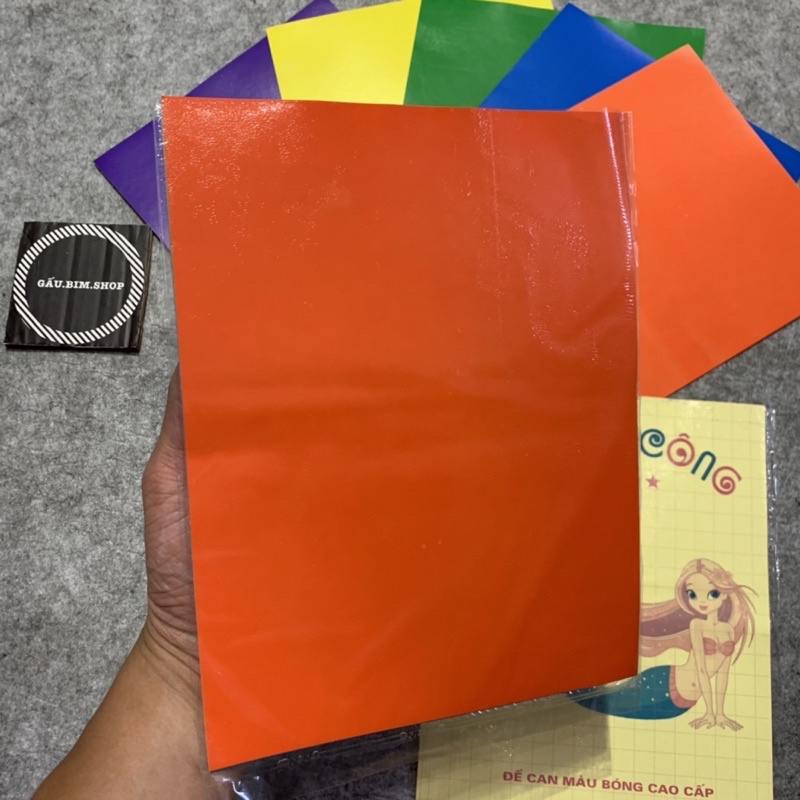 Giấy thủ công 5 màu (loại giấy bóng cao cấp) kích thước: 22x16,5 cm