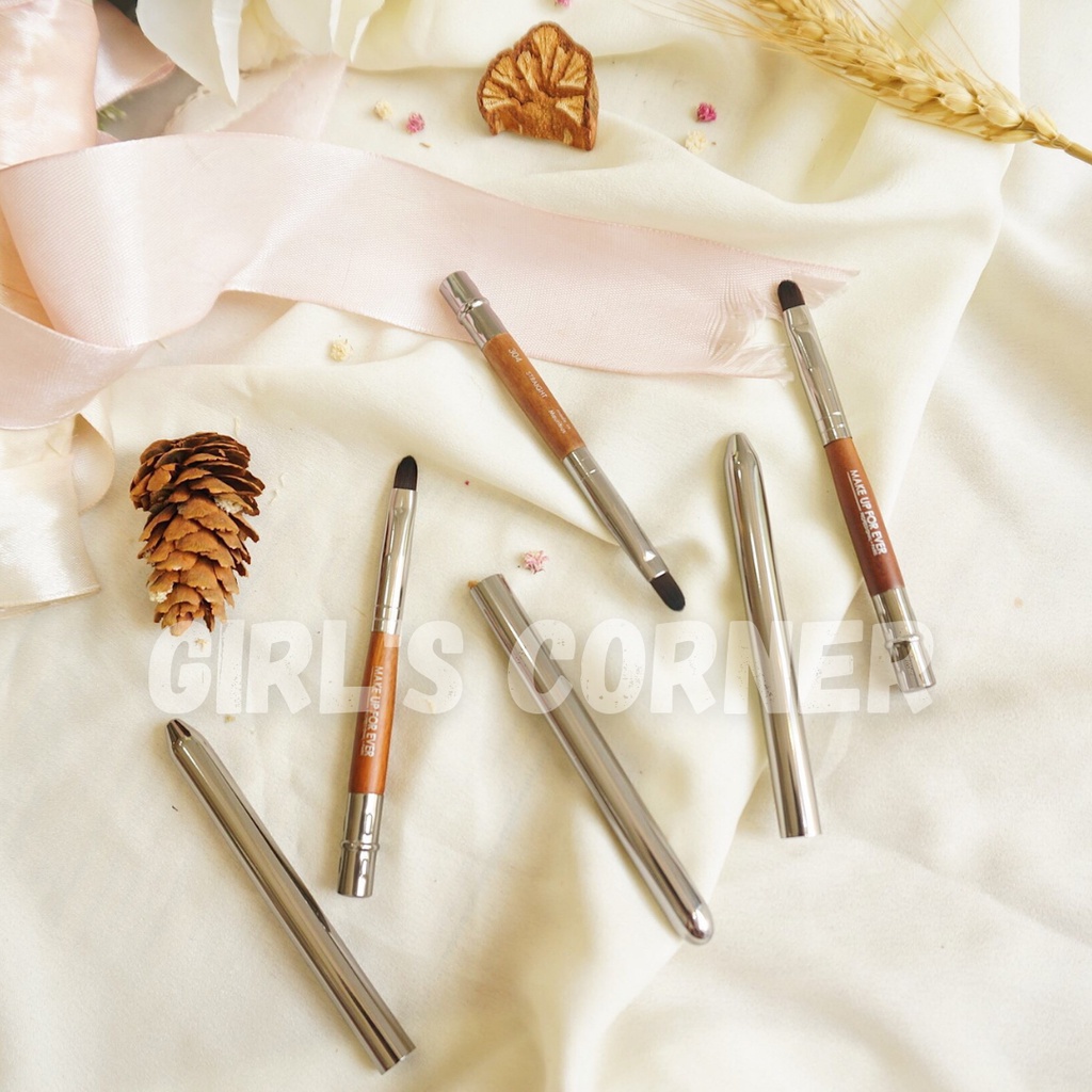 Cọ Môi Makeup Forever 304 Có Nắp Đậy