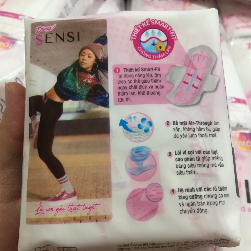 Băng vệ sinh Diana Sensi khô thoáng cho da siêu mỏng cánh 8 miếng MÀU TRẮNG