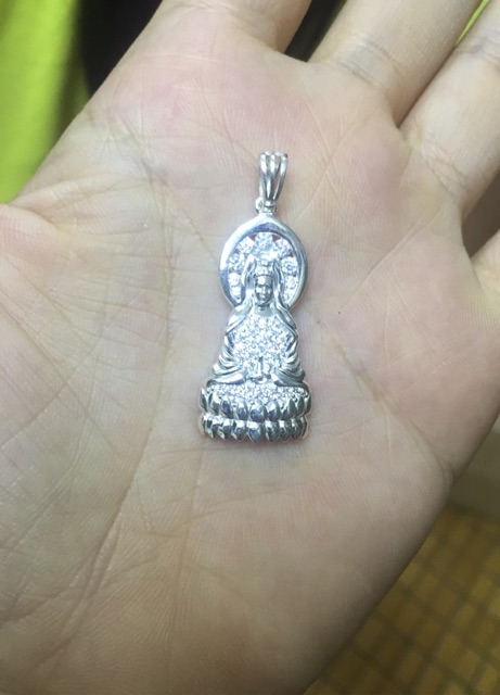Mặt phật bà quan âm đính đá trắng bạc chuẩn cao 4,3cm cả móc tặng kèm dây dù đen