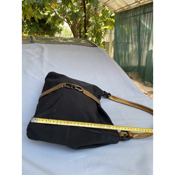 Túi chuẩn si. Túi qua sử dụng. Khách vui lòng xem hình nếu muốn biết thêm thông tin sản phẩm mời khách vô chat. Thanks .