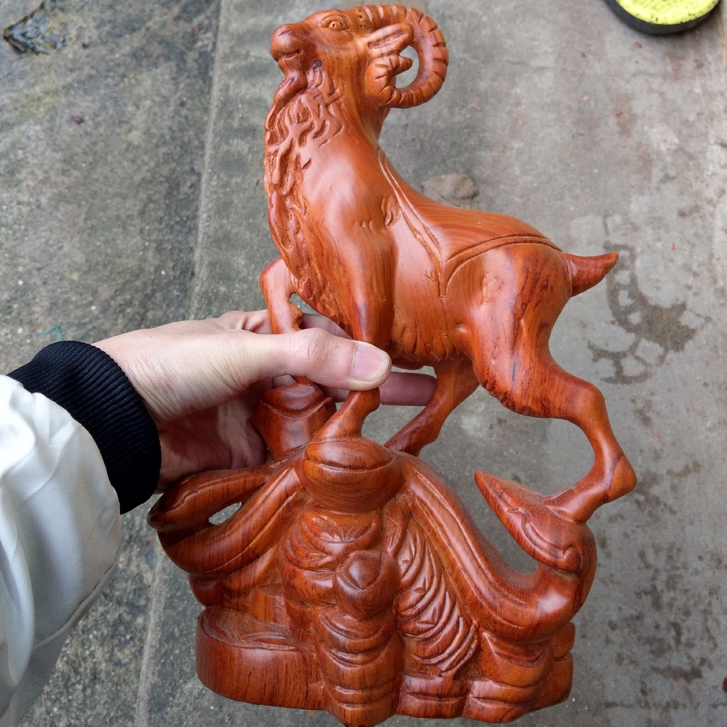 Tượng Dê - Gỗ Hương - Cao 30cm