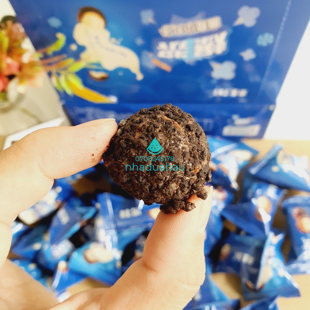 Một hộp sô cô la oreo viên nhân kem sữa tan chảy WOW Hongkong hộp giấy 200g | BigBuy360 - bigbuy360.vn