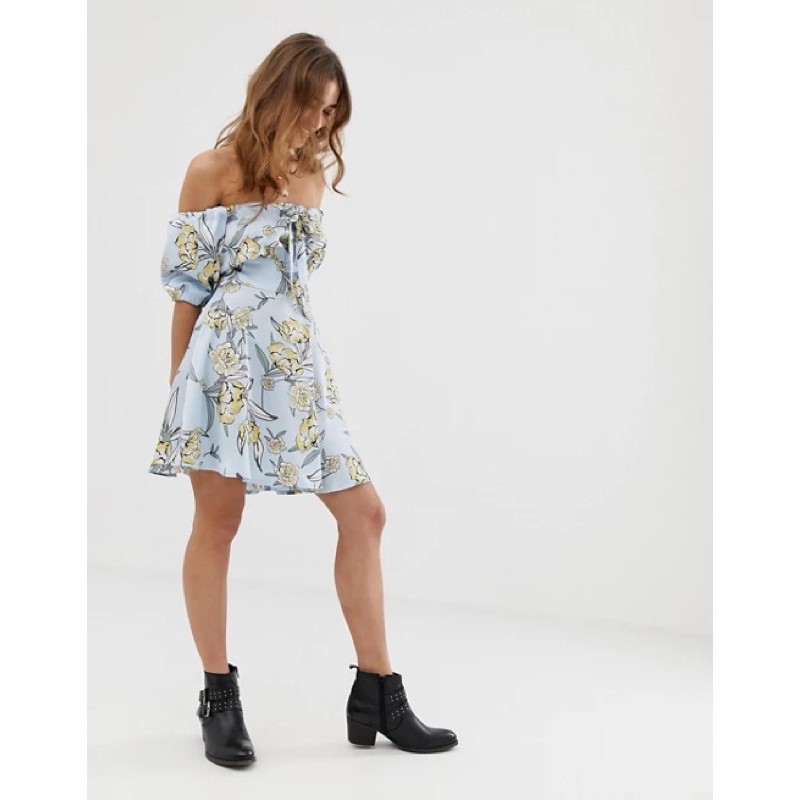 Đầm hoa lụa Asos  size M giật tag chính hãng
