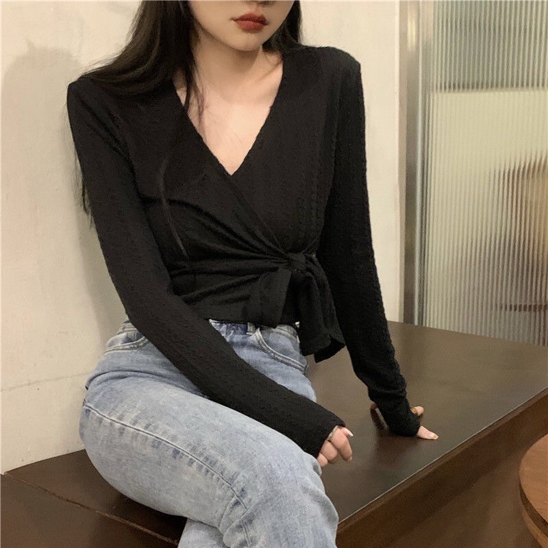 Áo chéo vạt cổ V thắt nơ nhẹ nhàng nữ tính