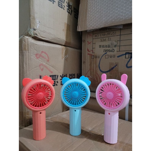 Quạt mini cầm tay phun sương cute, Tích điện siêu mát, Đèn led cá tính.