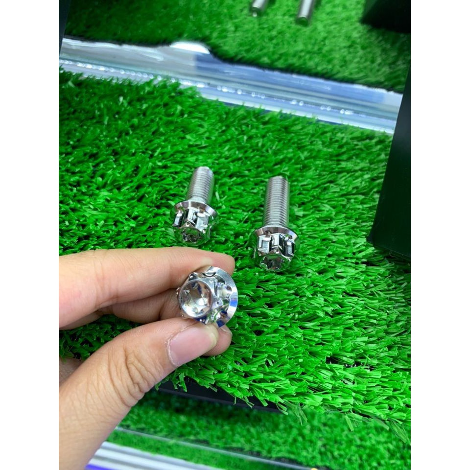 Ốc Salaya inox 10 ly 304 đủ size gắn được nhiều vị trí trên xe.