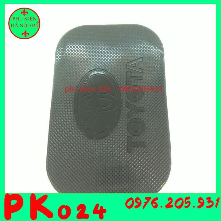 Thảm Chống Trượt Cho Xe Ô Tô 18x12cm Toyota