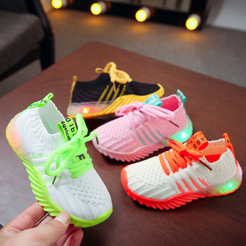 Giày thể thao buộc dây có đế đèn LED cho bé