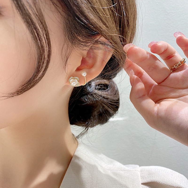 Khuyên tai hình bông hoa đính ngọc trai giả phong cách hàn quốc thời trang xinh xắn cho nữ