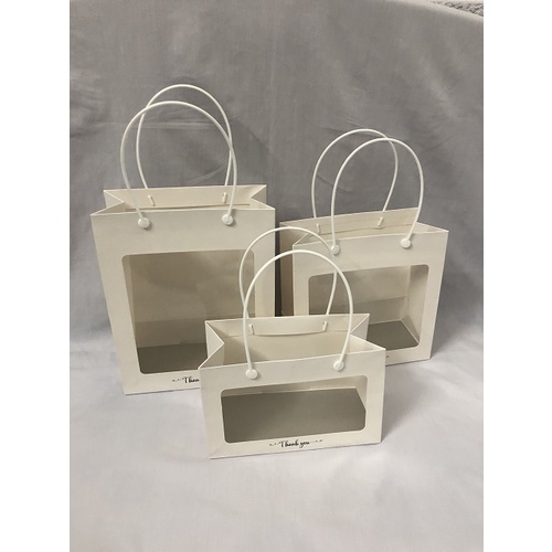 Túi giấy trắng mặt kiếng có quai xách có 3 kích thước/túi