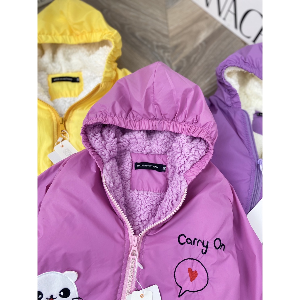 Áo khoác lót lông thêu chữ Carry On cho bé gái 8-25kg