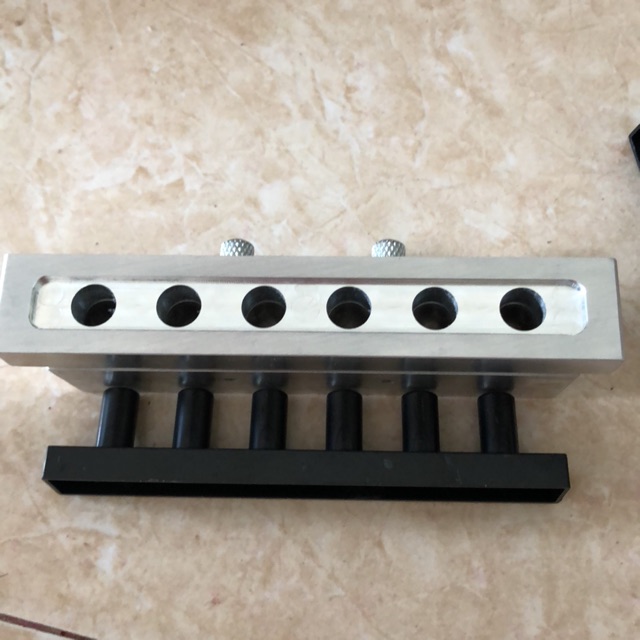 Khuôn làm son inox 6 lỗ