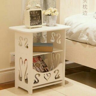 Bàn gỗ để đầu giường