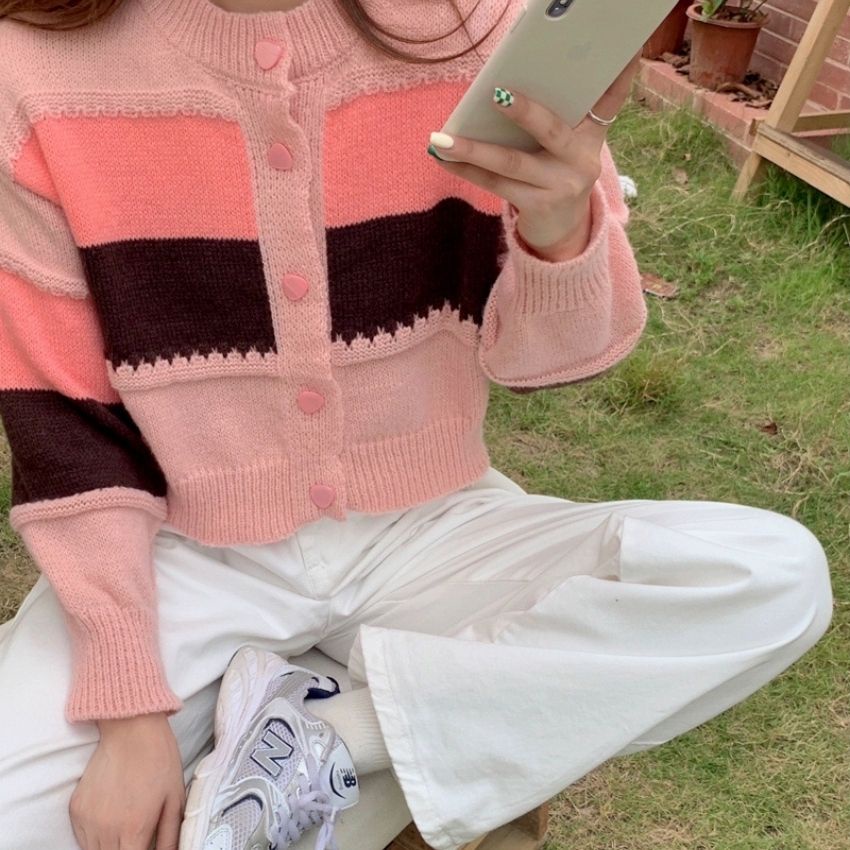 Áo len nữ tay dài phối màu dày dặn cardigan thời trang hàn quốc thu đông Fmstyle Saigon 21ALU10A961201 | BigBuy360 - bigbuy360.vn